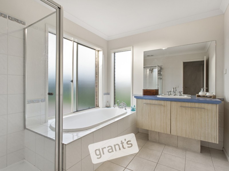 4 Camelia Way, Pakenham VIC 3810