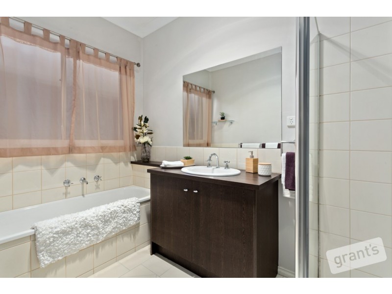 10 Cathedral Close, Pakenham VIC 3810