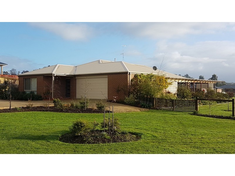 15 Amberly Drive, Drouin VIC 3818