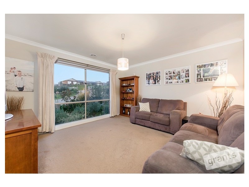 15 Amberly Drive, Drouin VIC 3818