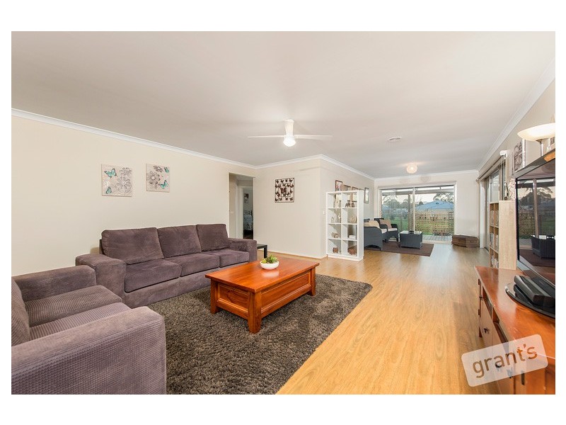 15 Amberly Drive, Drouin VIC 3818