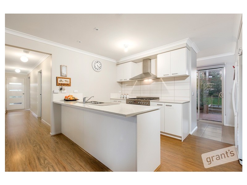 15 Amberly Drive, Drouin VIC 3818