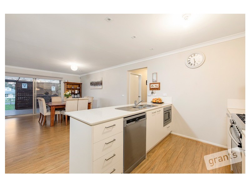 15 Amberly Drive, Drouin VIC 3818