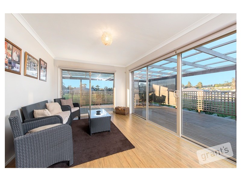 15 Amberly Drive, Drouin VIC 3818
