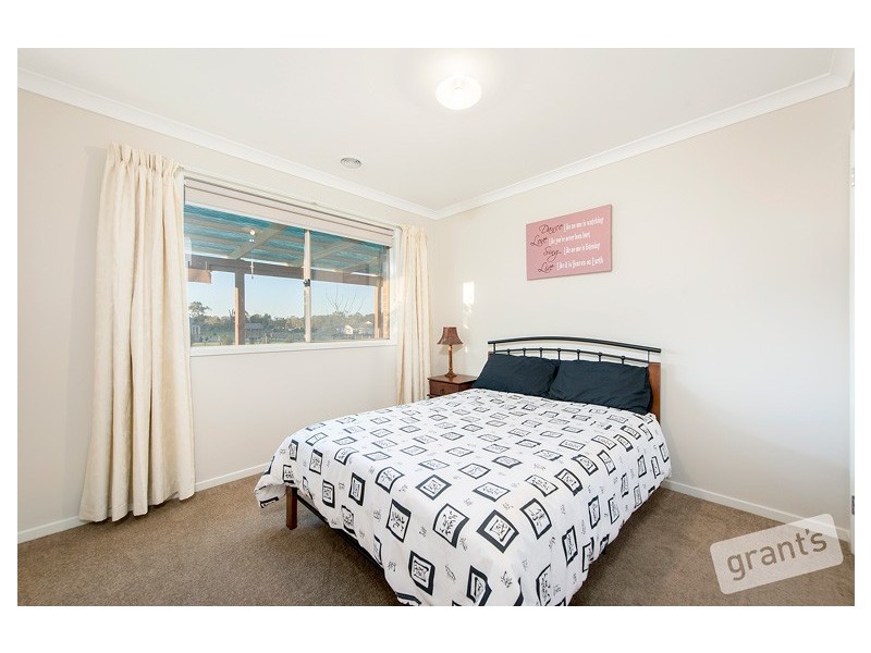 15 Amberly Drive, Drouin VIC 3818