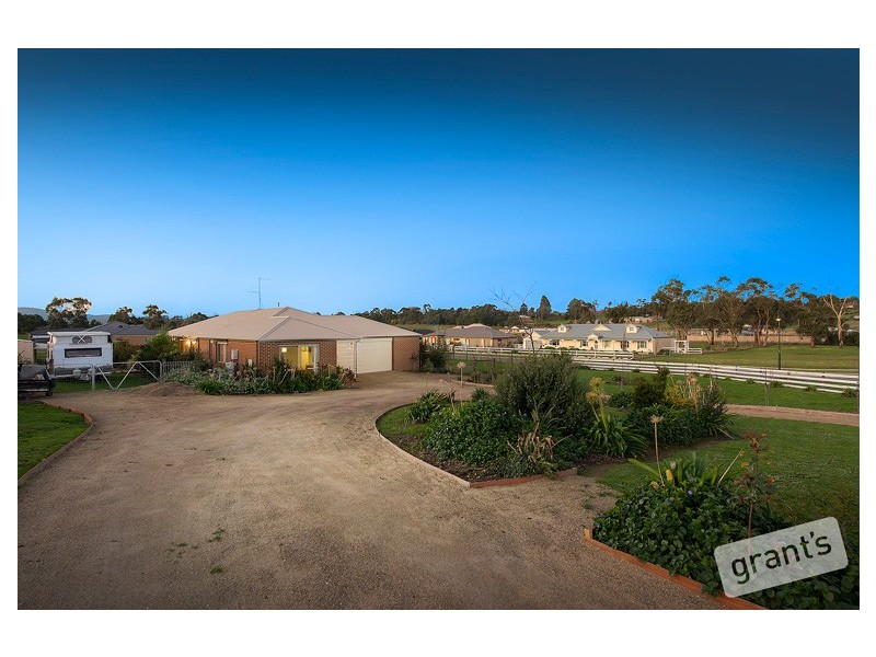 15 Amberly Drive, Drouin VIC 3818