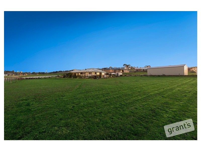 15 Amberly Drive, Drouin VIC 3818
