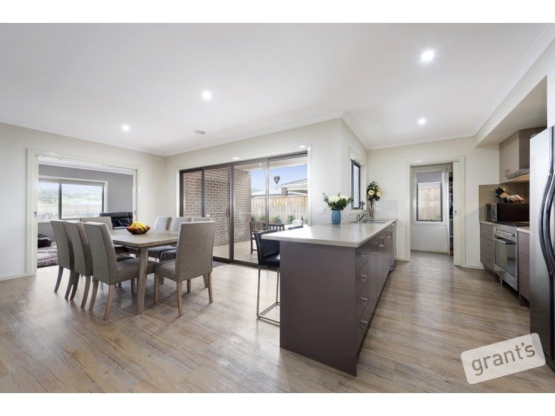 17 Renishaw Drive, Officer VIC 3809