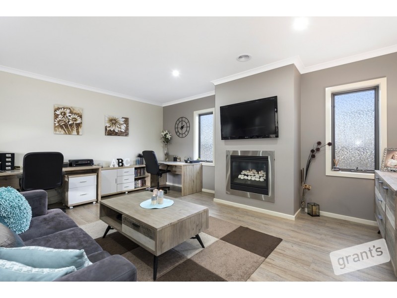 17 Renishaw Drive, Officer VIC 3809