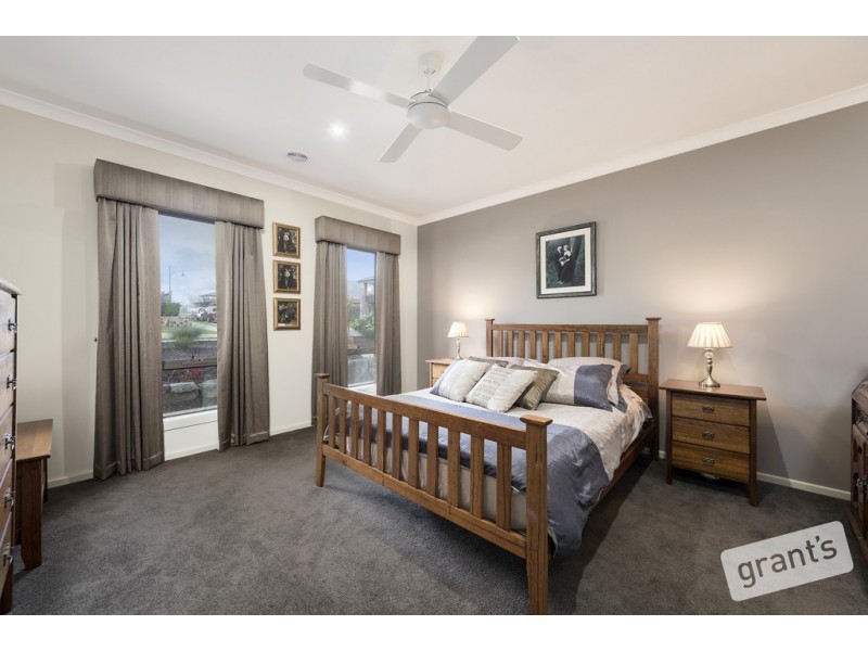 17 Renishaw Drive, Officer VIC 3809