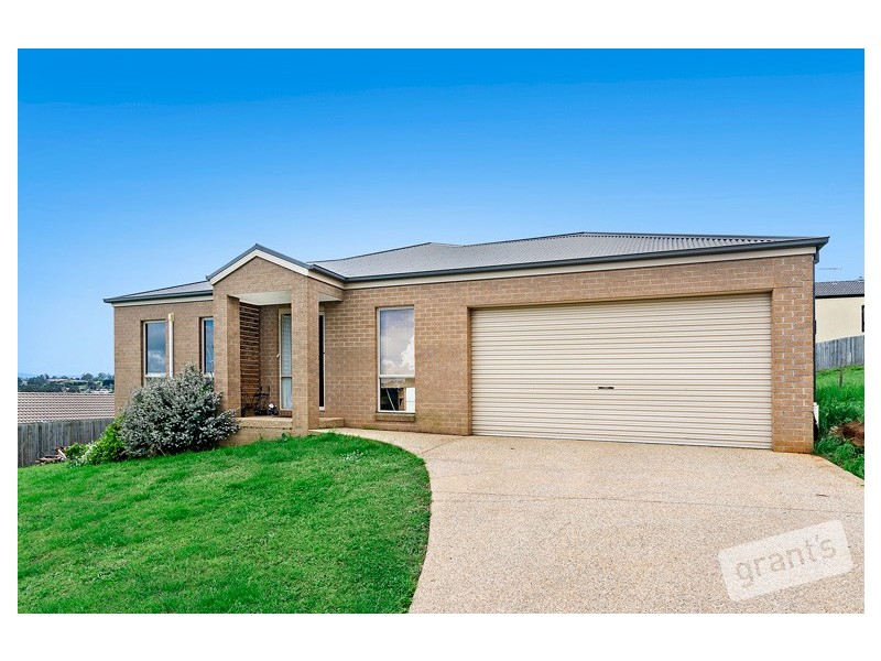 16 Summerhill Boulevard, Drouin VIC 3818