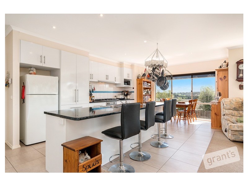 16 Summerhill Boulevard, Drouin VIC 3818