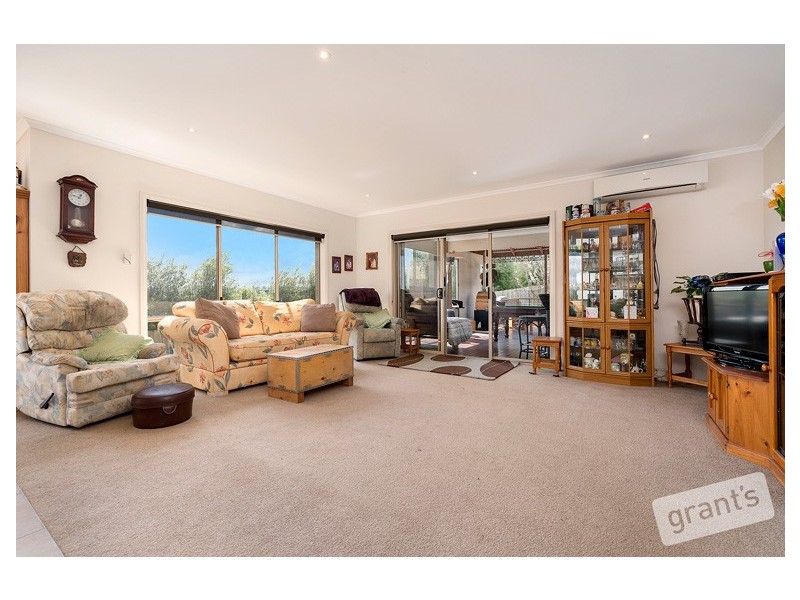 16 Summerhill Boulevard, Drouin VIC 3818