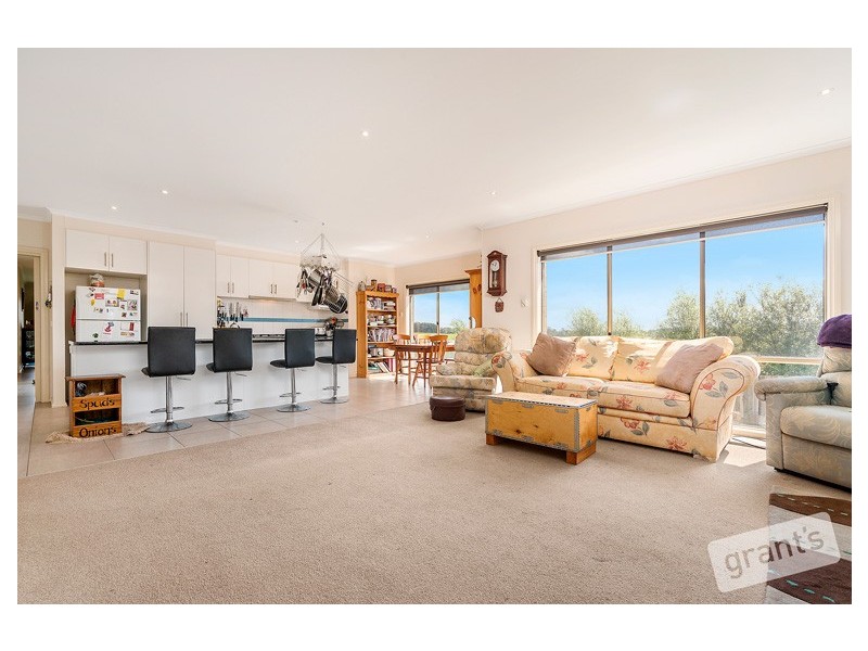 16 Summerhill Boulevard, Drouin VIC 3818