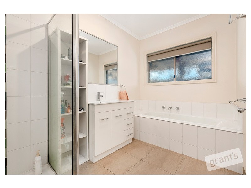 16 Summerhill Boulevard, Drouin VIC 3818