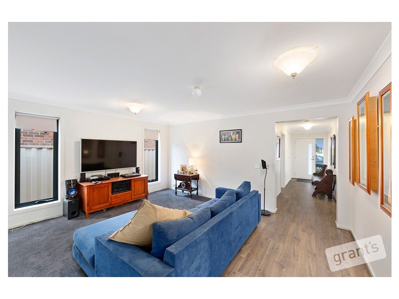 16 Unicorn Street, Pakenham VIC 3810