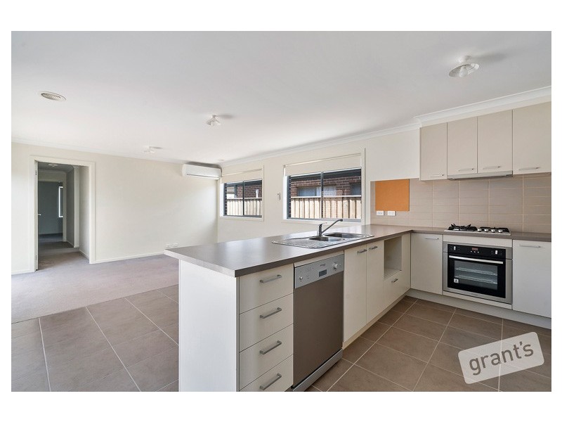 11 Hampshire Street, Officer VIC 3809