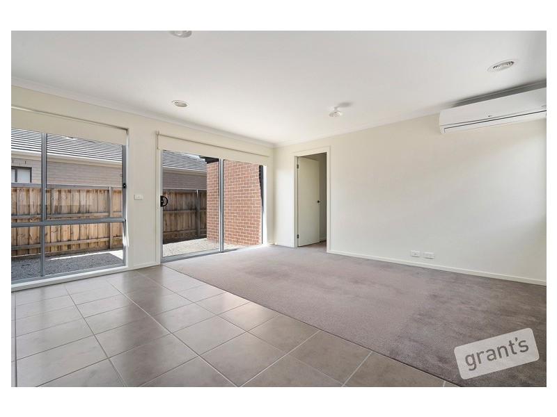 11 Hampshire Street, Officer VIC 3809