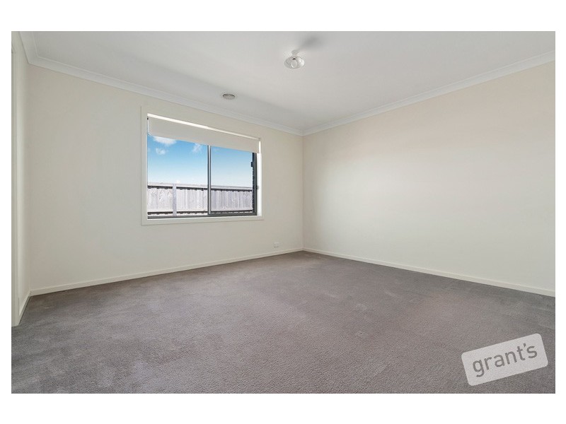 11 Hampshire Street, Officer VIC 3809