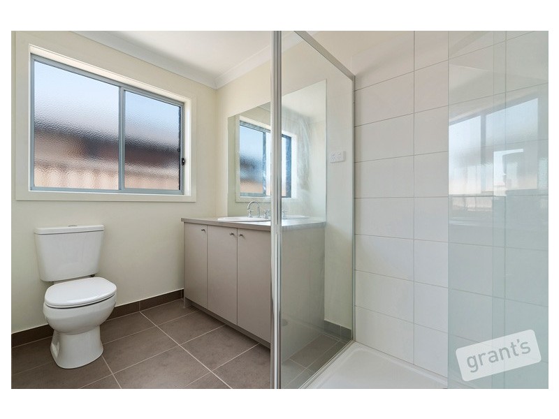 11 Hampshire Street, Officer VIC 3809