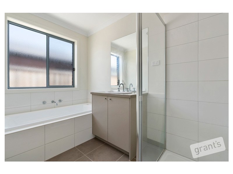 11 Hampshire Street, Officer VIC 3809