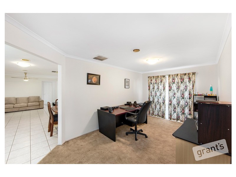 49 Sneddon Drive, Narre Warren South VIC 3805