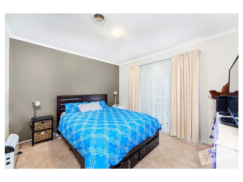 49 Sneddon Drive, Narre Warren South VIC 3805