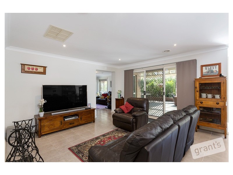 3 Kerry Place, Garfield VIC 3814