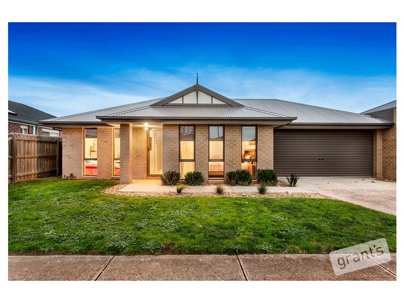 51 Sandalwood Drive, Pakenham VIC 3810