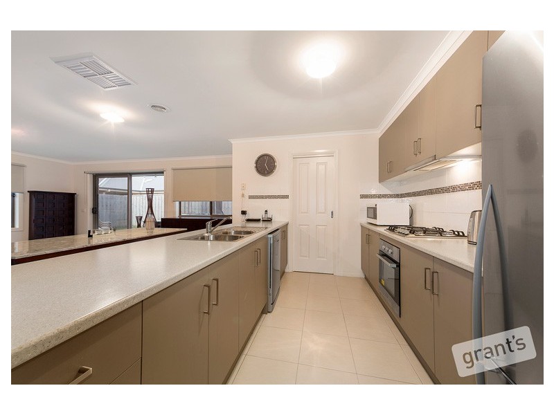 51 Sandalwood Drive, Pakenham VIC 3810