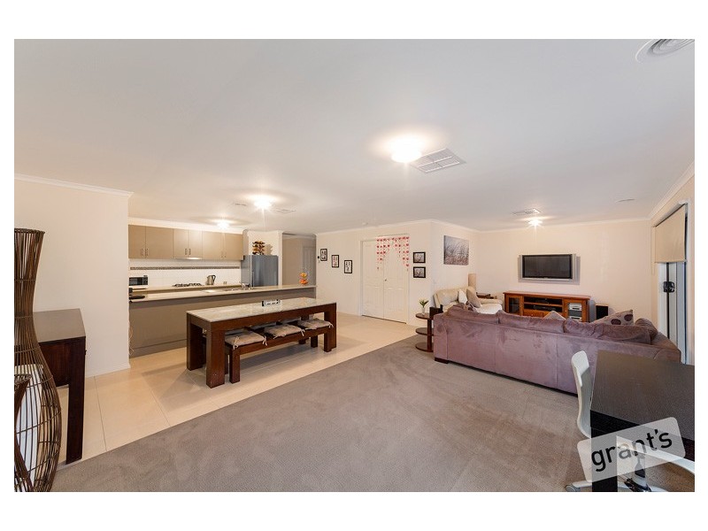 51 Sandalwood Drive, Pakenham VIC 3810