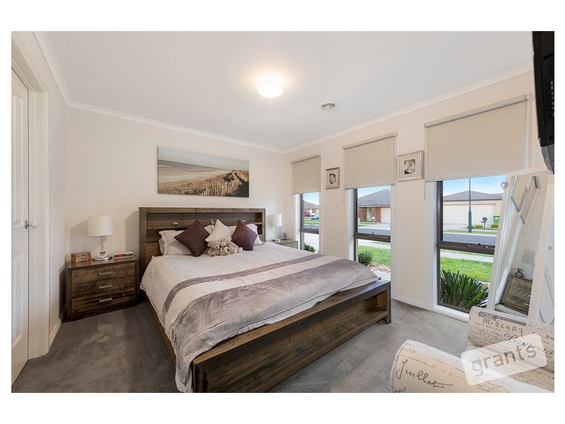 51 Sandalwood Drive, Pakenham VIC 3810