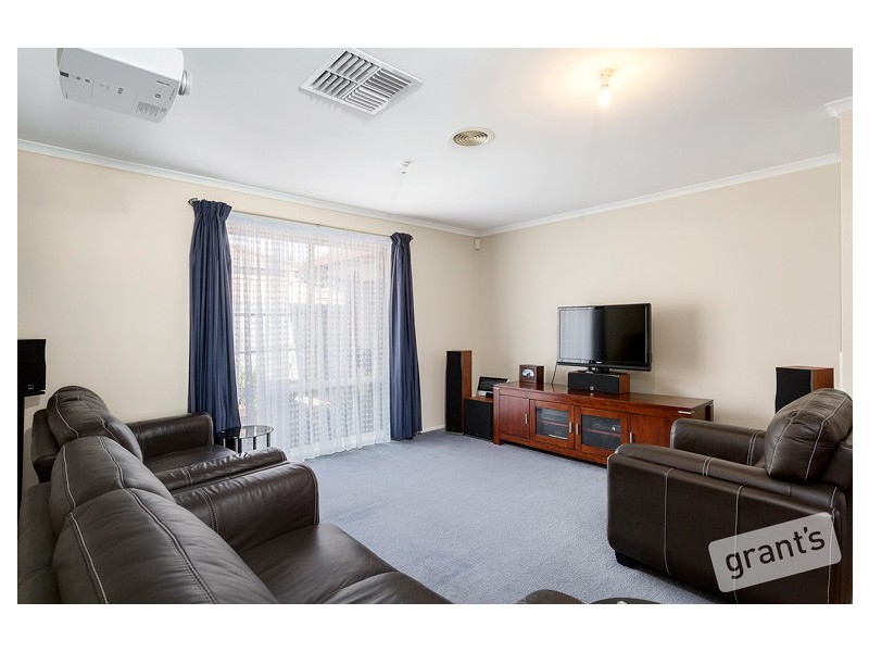 5 Opal Court, Skye VIC 3977