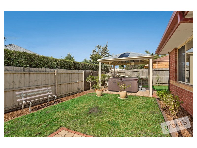 5 Opal Court, Skye VIC 3977