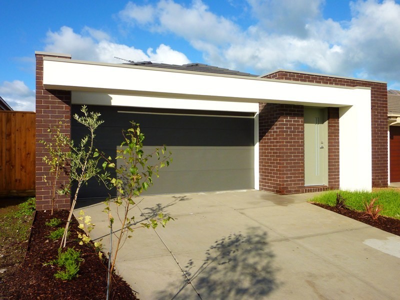 6 Devine Drive, Pakenham VIC 3810