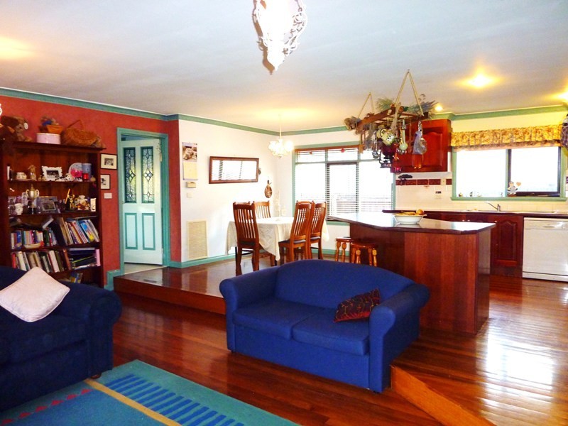 42  Leigh Drive, Pakenham VIC 3810