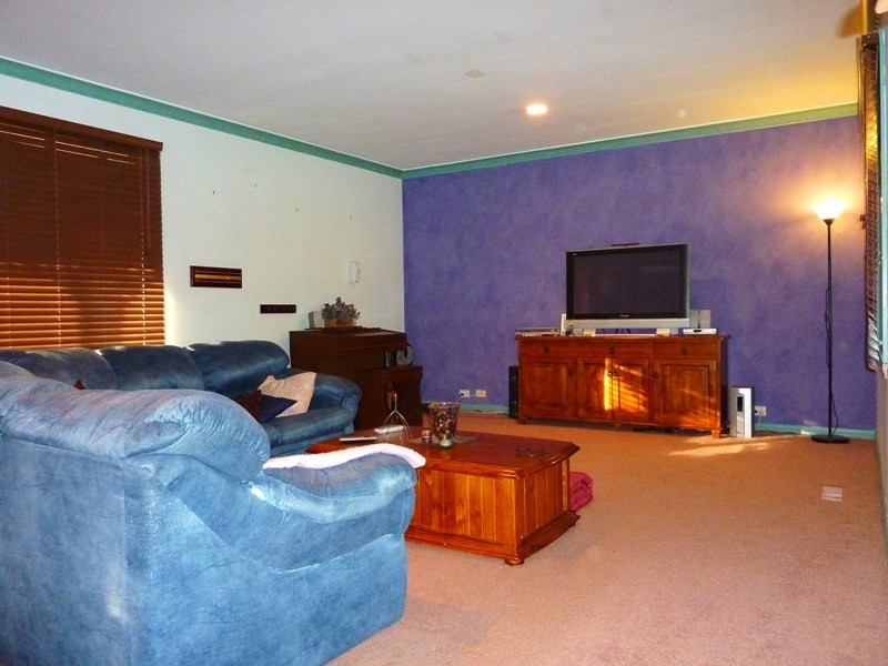 42  Leigh Drive, Pakenham VIC 3810