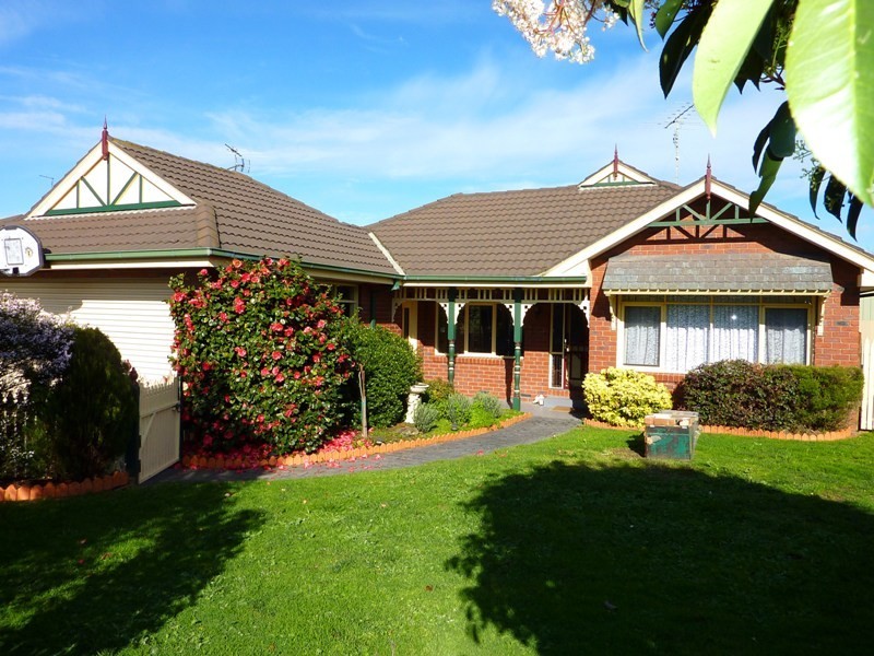 42  Leigh Drive, Pakenham VIC 3810