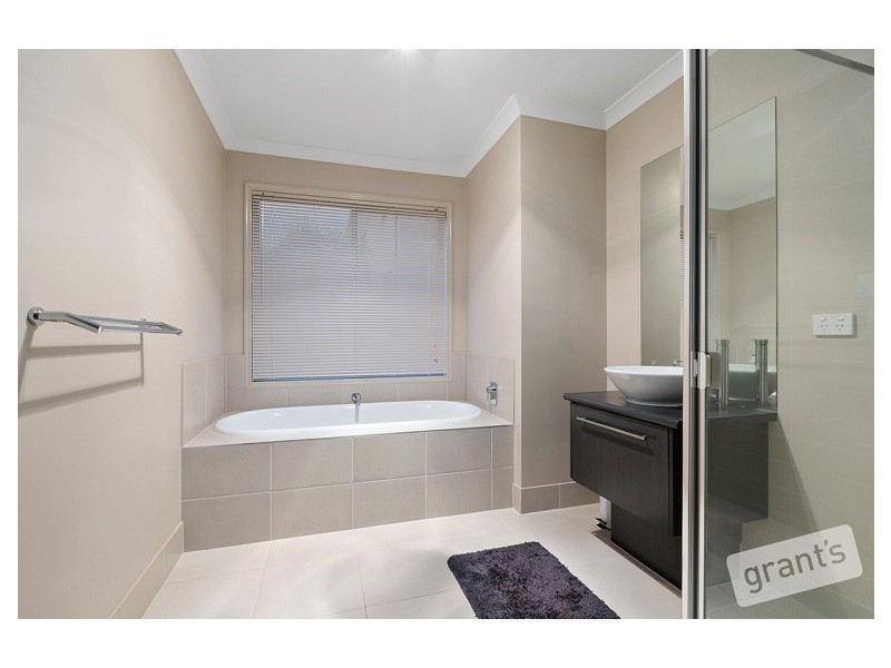 71 Harrison Way, Pakenham VIC 3810