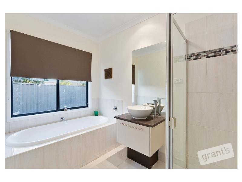 2 Sarton Link, Pakenham VIC 3810