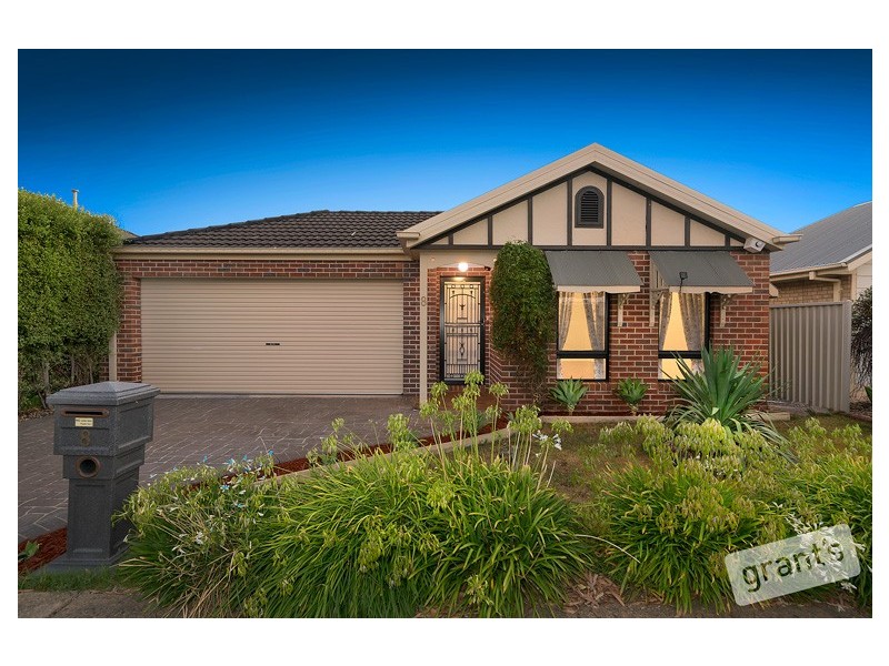 8 Catherine Place, Pakenham VIC 3810