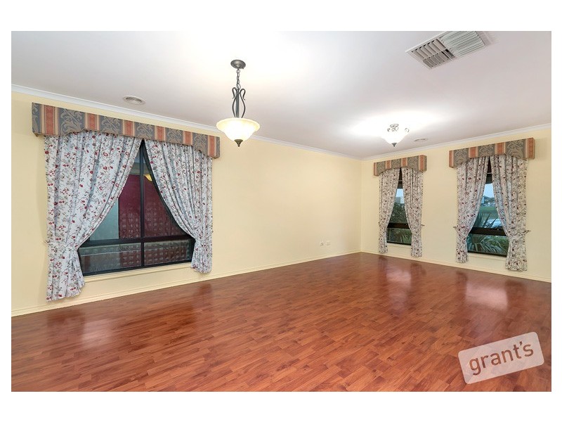 8 Catherine Place, Pakenham VIC 3810