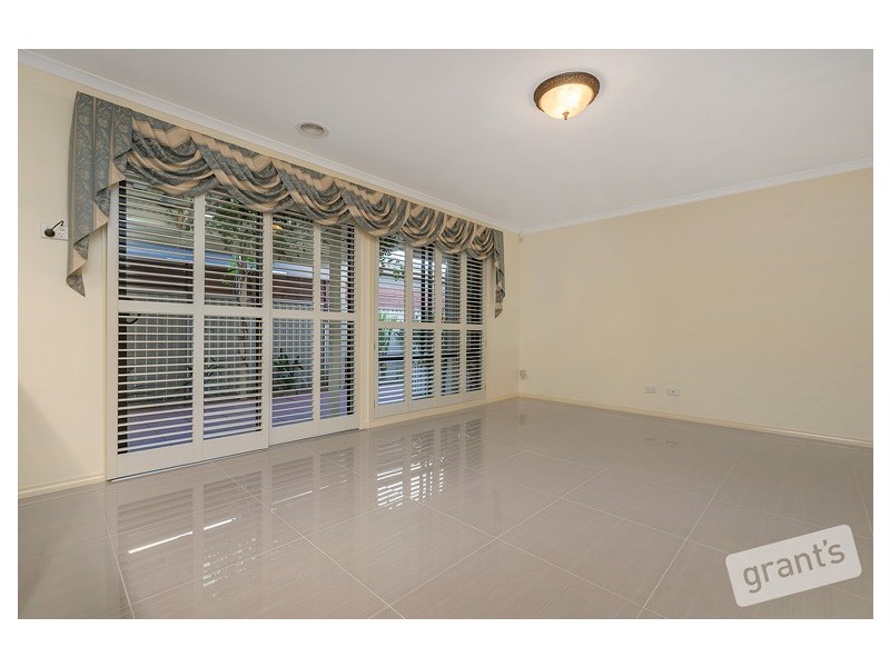 8 Catherine Place, Pakenham VIC 3810