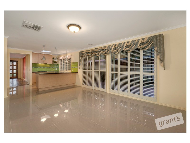 8 Catherine Place, Pakenham VIC 3810