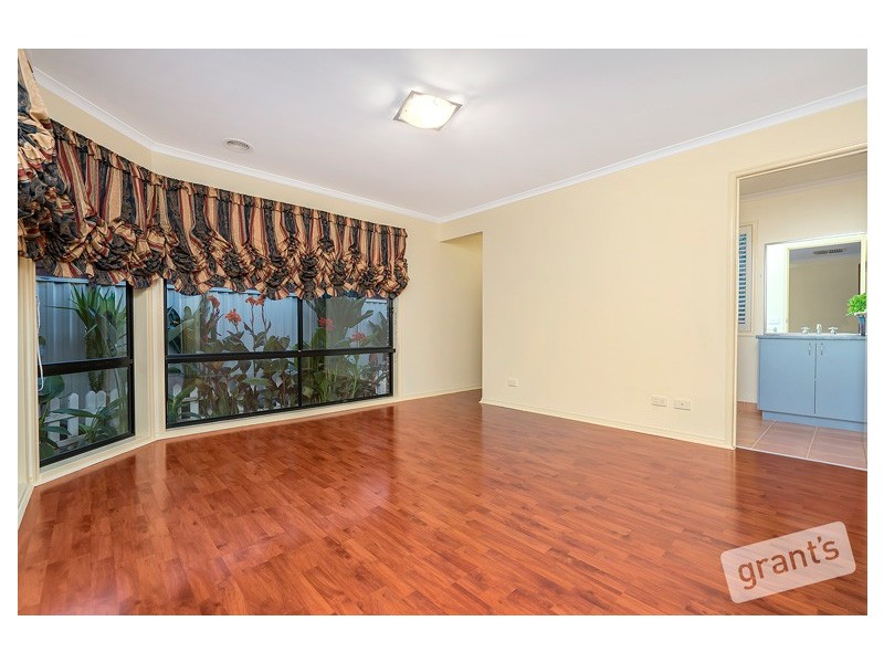 8 Catherine Place, Pakenham VIC 3810