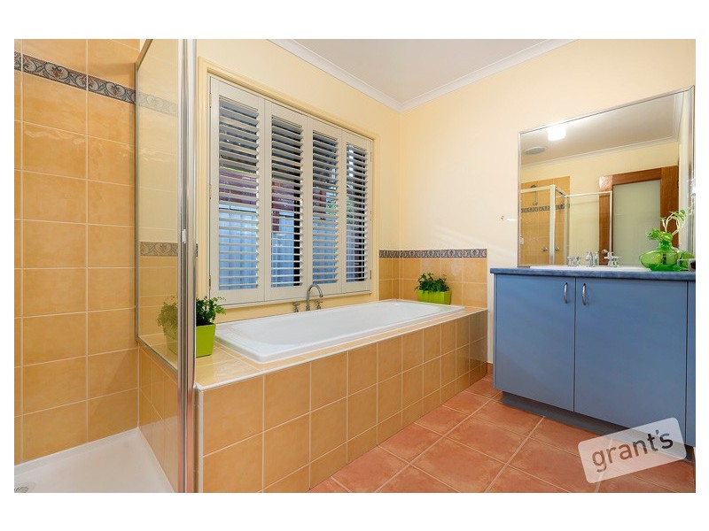 8 Catherine Place, Pakenham VIC 3810