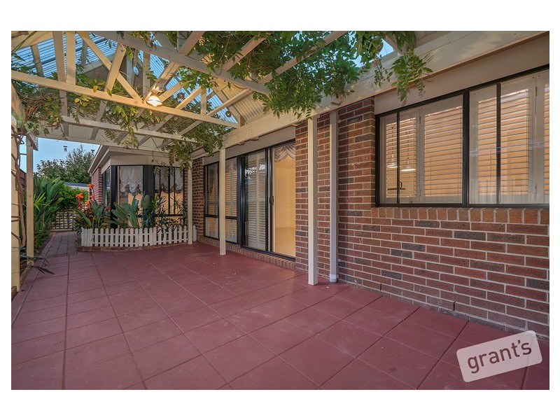 8 Catherine Place, Pakenham VIC 3810