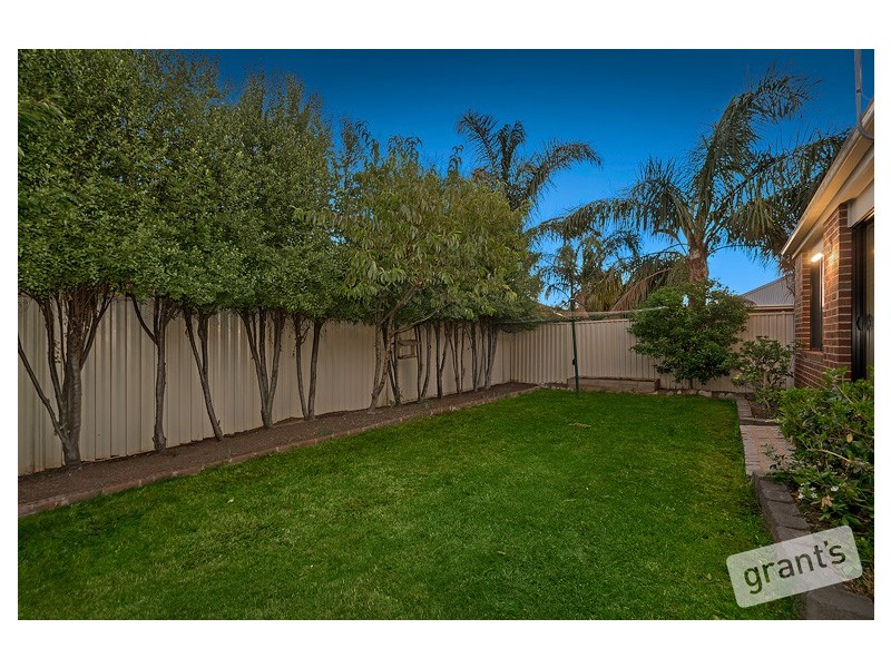 8 Catherine Place, Pakenham VIC 3810