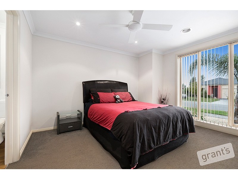 17 Vanessa Circuit, Pakenham VIC 3810