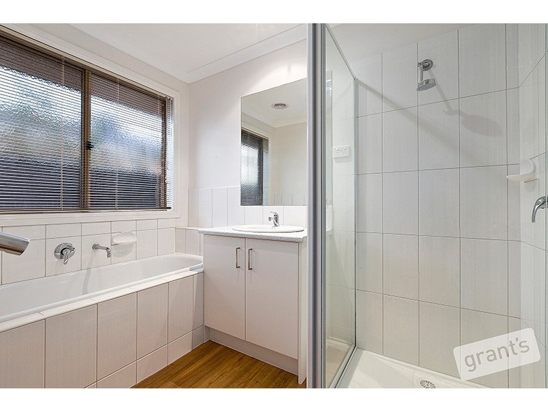 17 Vanessa Circuit, Pakenham VIC 3810